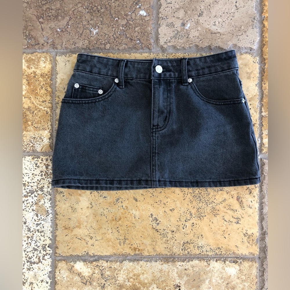 NORDSTROM EDIKTED - NWOT WAVERLY DENIM MINISKIRT + BLACK WASHED/WOMENS SIZE XS/2